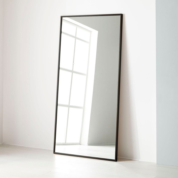Зеркала в спальню, Дизайнерское настенное напольное зеркало GENGLASS Halfeo XL в металлической раме