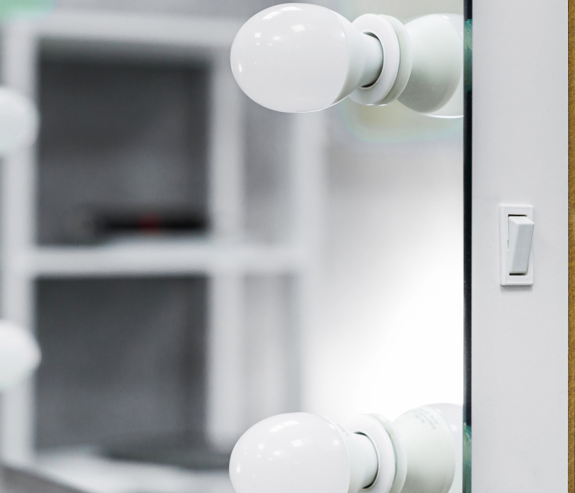 Зеркала в спальню, Зеркало гримерное Континент Бриджит (12 ламп) 600х800