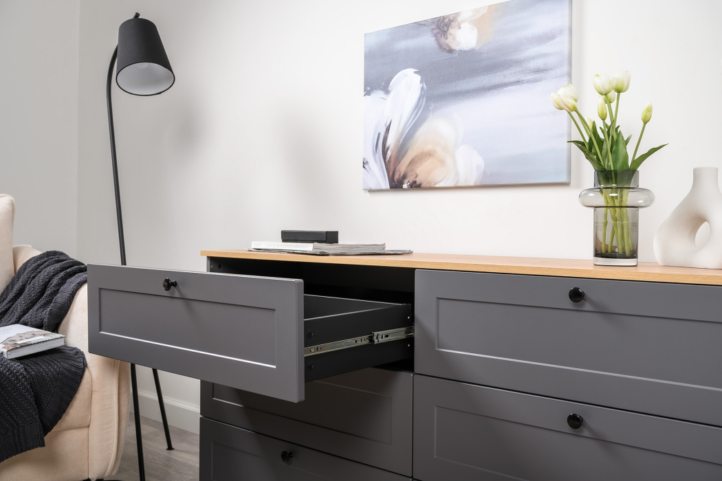 Спальные гарнитуры, Бельевой шкаф-пенал Остин с кроватью с основанием и комодом на 6-ть ящиков