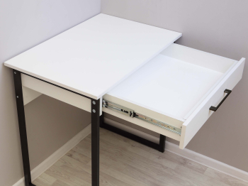 Стол письменный с ящиком на металлокаркасе