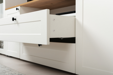 Спальня из кровати Остин 11.53 с основанием 1600 и 3-х дверного шкафа для одежды и ТВ-тумбы 16.47