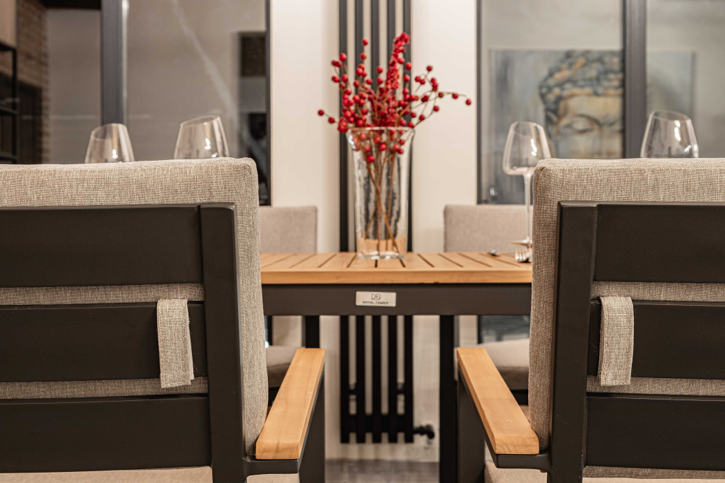 Стулья, Обеденное кресло OSCAR с подлокотниками из тика