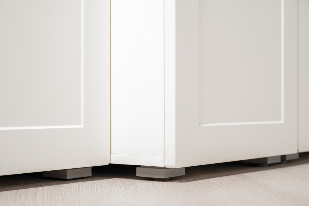 Спальные гарнитуры, Двуспальная кровать Остин с ортопедическим основанием с платяным шкафом 13.224 и тумбой прикроватной