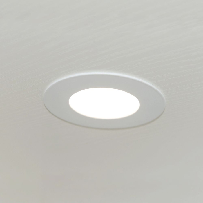 Витрины, Пенал-витрина Ливерпуль с подсветкой ясень ваниль/белый