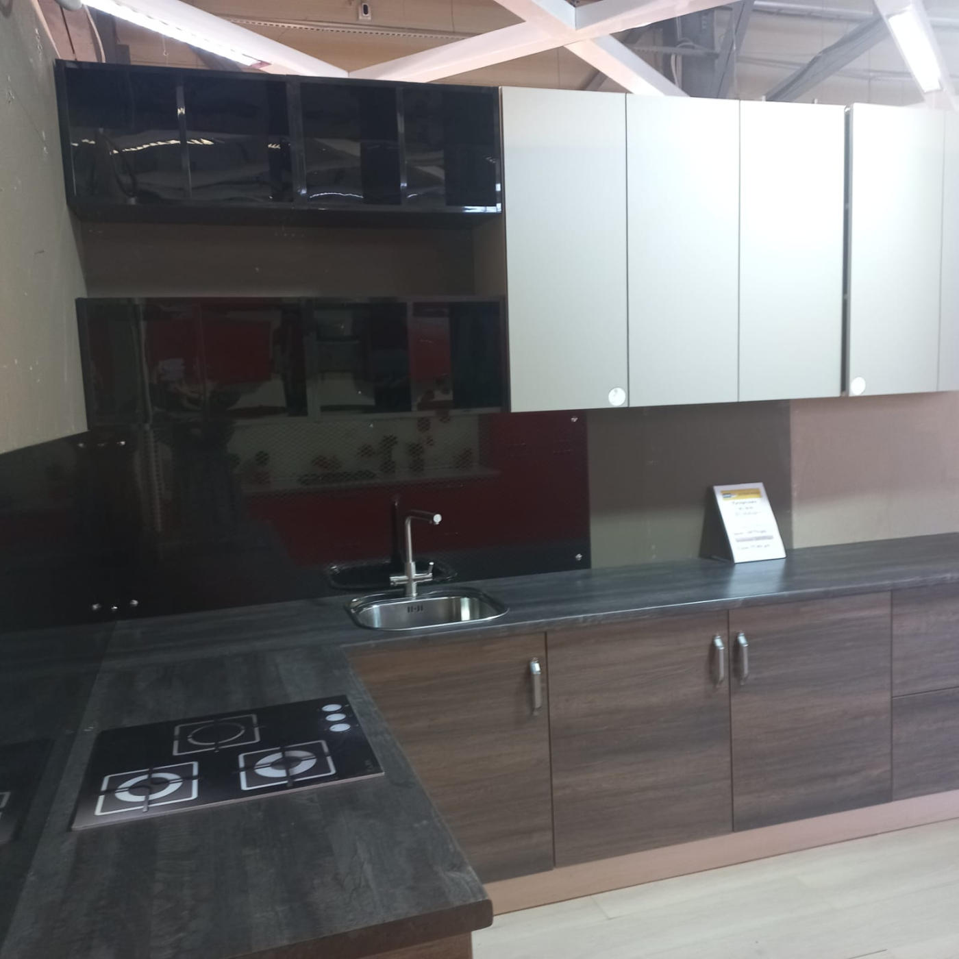 кухни позитано массив ясеня. сходня кухня. кухня лада финист. кухни расцветки. кухонный гарнитур коричневый.