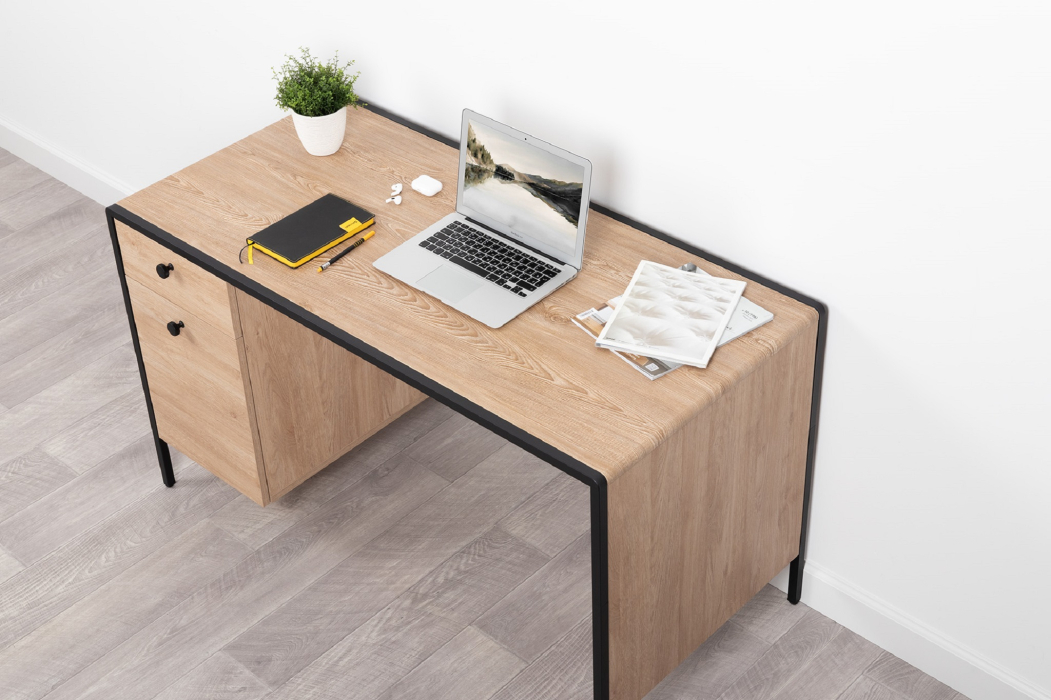 Прямые, Стол письменный Брюс 12.157