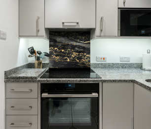 Интерьерная панель из стекла 500*600*6 мм MGF56_мрамор_черный