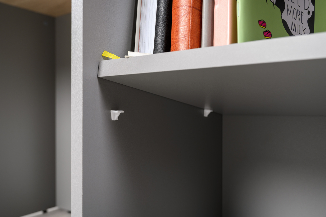 Прямые компьютерные столы, Письменный стол Лайт 12.163 с домашним креслом 103 серым