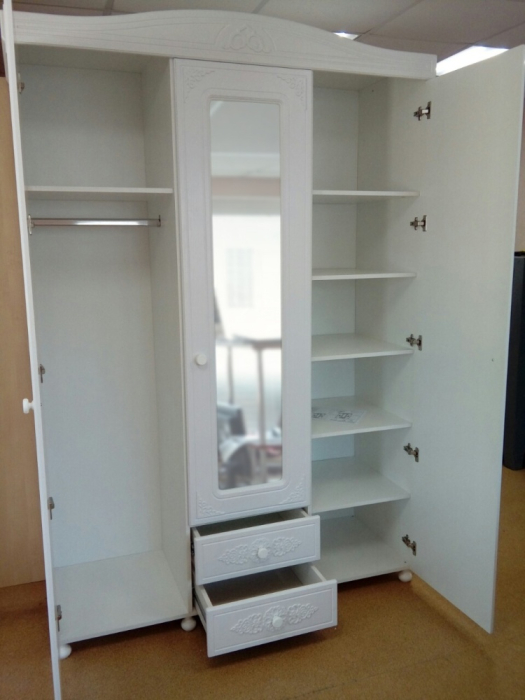 Шкафы распашные, Шкаф трёхстворчатый с зеркалом Ассоль АС-27