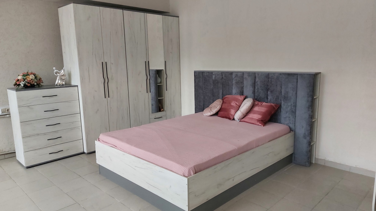 Для одежды, Шкаф трехдверный Бастион