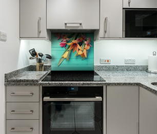 Интерьерная панель из стекла 500*600*6 мм MGF56_лилии