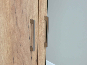 Шкаф 2-х дверный с зеркалом 1005х560х1990