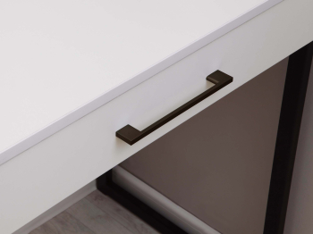 Стол письменный с ящиком на металлокаркасе