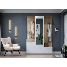 Прихожая Пети